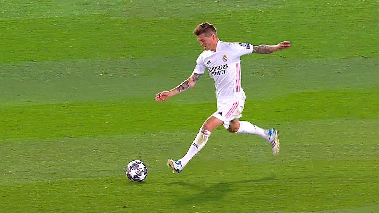Toni Kroos in action Image