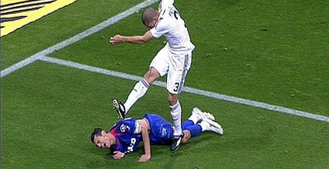 Pepe during his moment of aggression towards Casquero. Image Credit: LaSexta Image