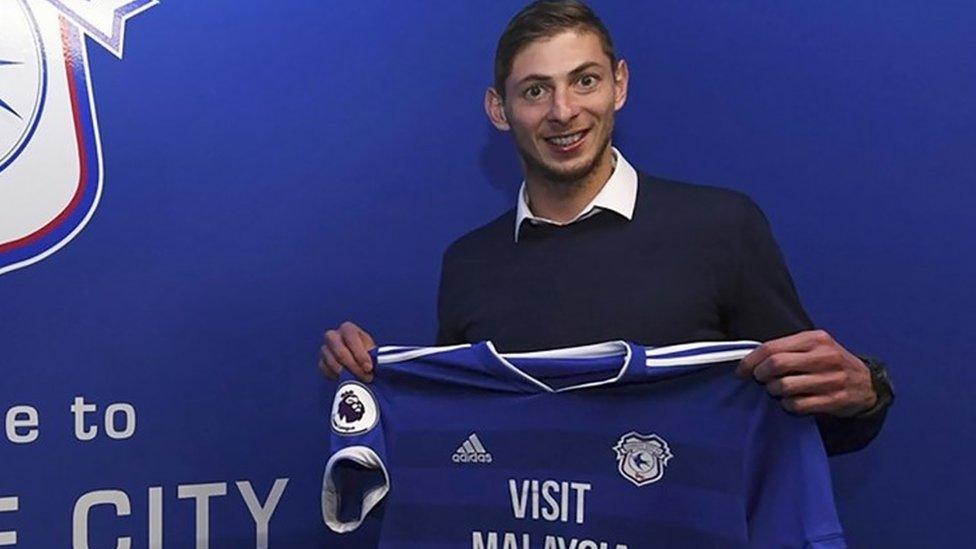 Sala signs for cardiff Kobbie Mainoo - manchester united